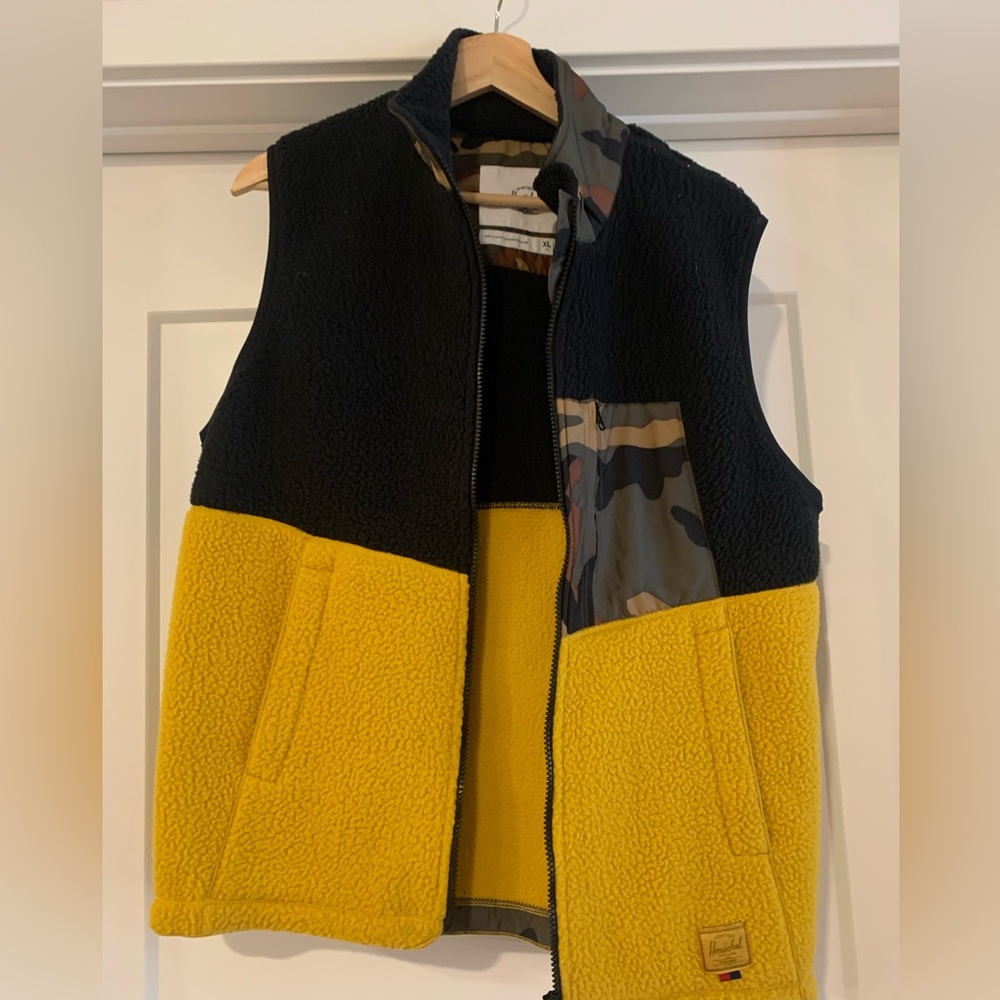 Herschel Supply Co Color-block Mixed- Media Fleece Vest